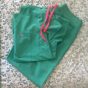 Figs Green Technical Collection